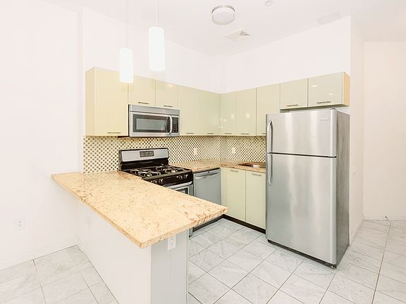 4th image of 3734 29th St APT 4