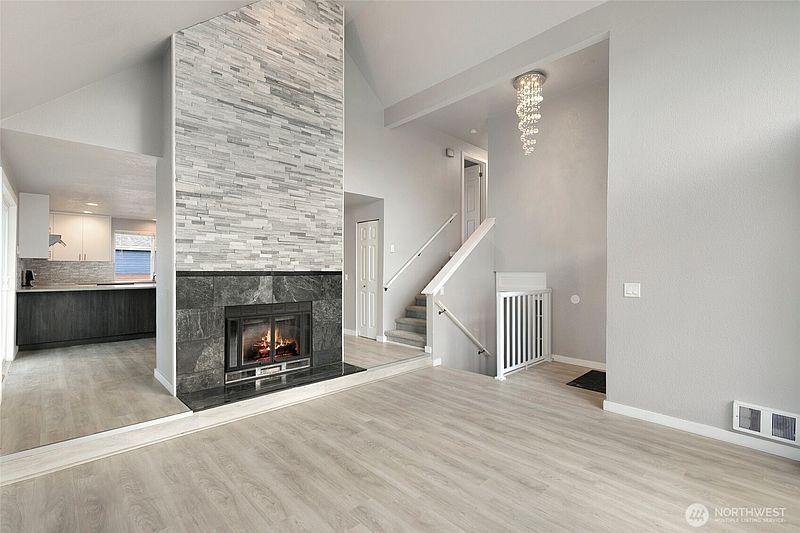 3rd image of 11944 SE 212th Place
