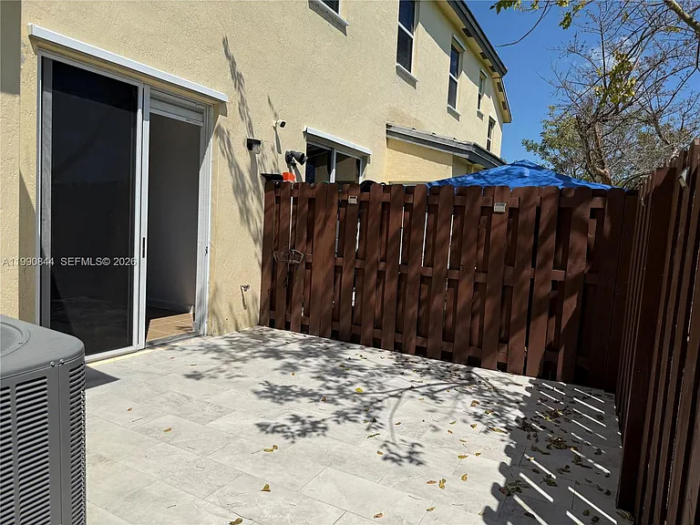 134 SE 28th Ter #6 — Photo 26