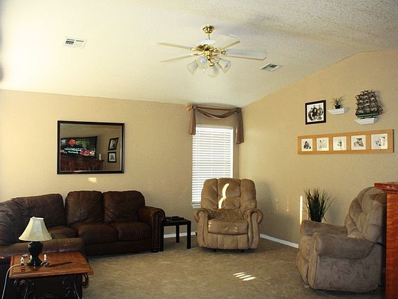 4th image of 920 Hyacinth Hollow Dr