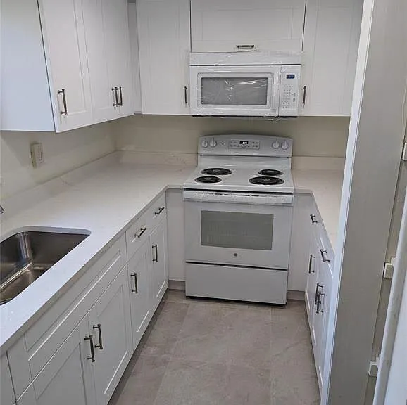 5220 NE 14th Way — Photo 4