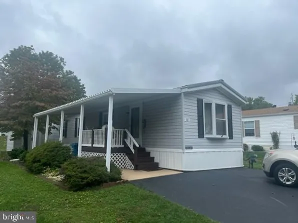 307 Robin Dr, Red Lion, PA 17356