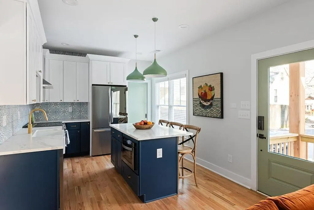 2 bed, 750 sqft, $3,700 — Photo 2