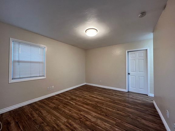 5th image of 2033 E 8th St