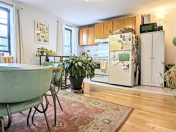 4th image of 933 Pacific St #3