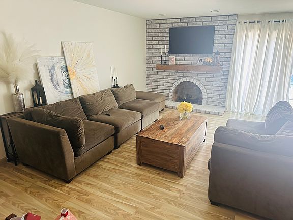 2nd image of 2006 S Grandview Ln