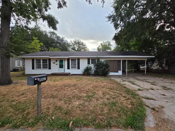 1007 N Montgomery St, Gilmer, TX 75644