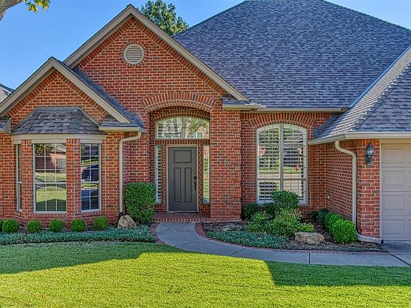 2nd image of 805 Landsdowne Dr