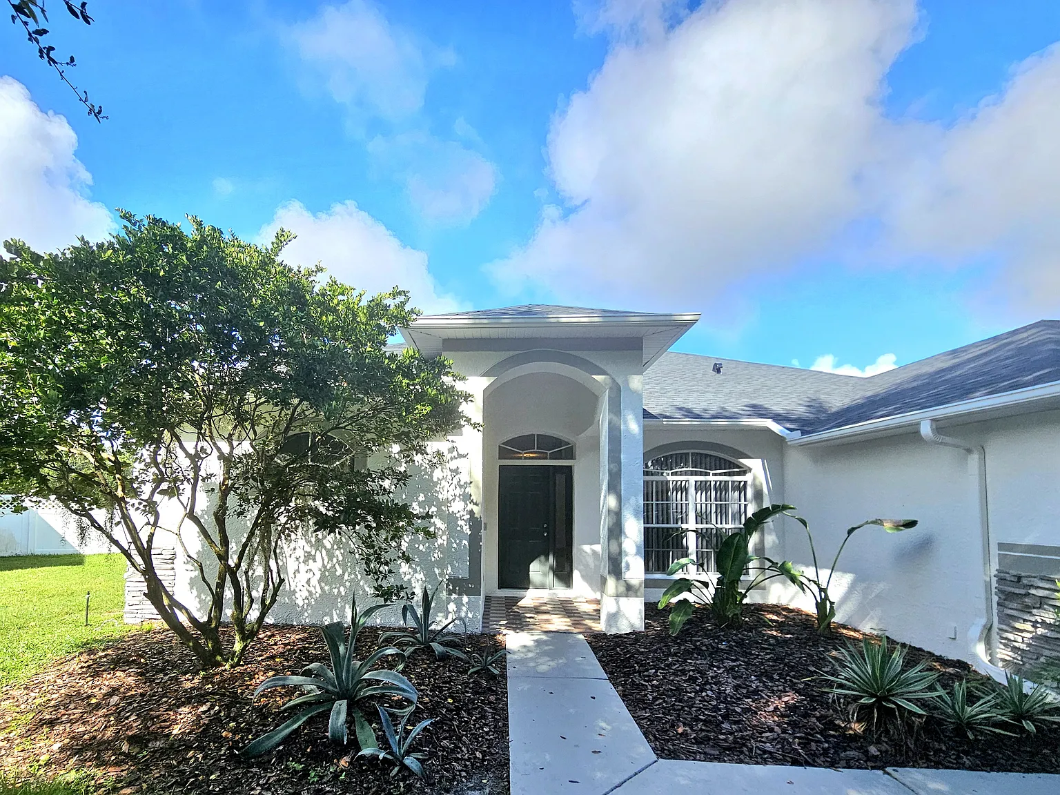 4 bed, 2316 sqft, $3,100 — Photo 4