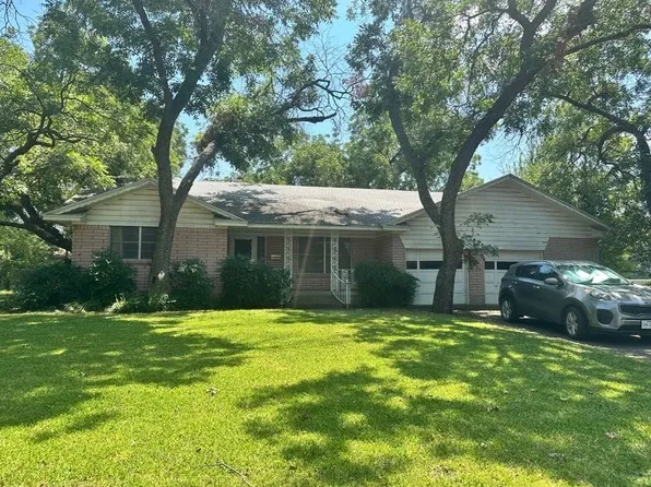 1302 Brittany Ln, Arlington, TX 76013