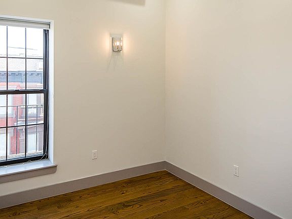 5th image of 656 Hancock St #11