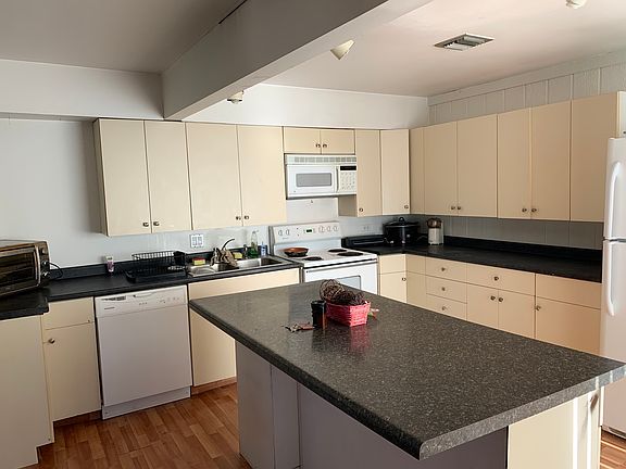 3rd image of 3313 Beacon St Unit 203