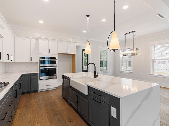4th image of 215 Cheverall St