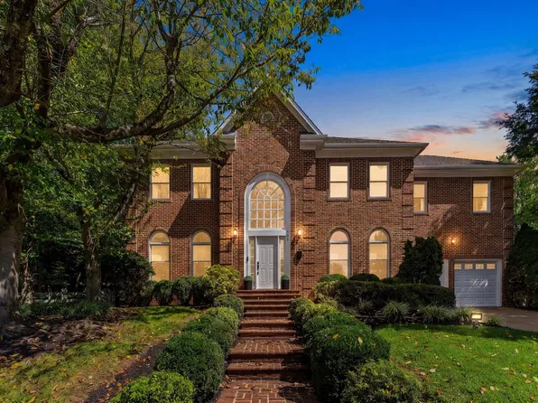 702 Ware St SW, Vienna, VA 22180