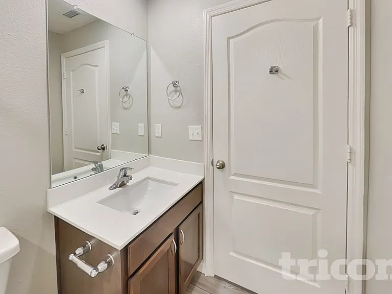57 Pilgrim Dr — Photo 14