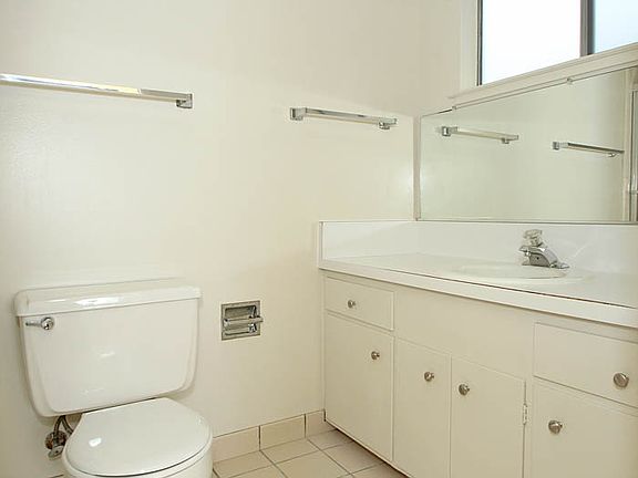 5th image of 562 Kendall Ave APT 35