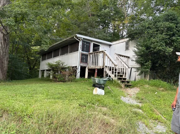 151 Big Springs Ln, Jacksboro, TN 37757