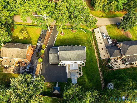 3rd image of 4013 Cresthill Rd
