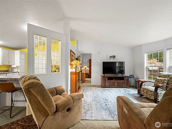 4th image of 16400 Dogwood Lane