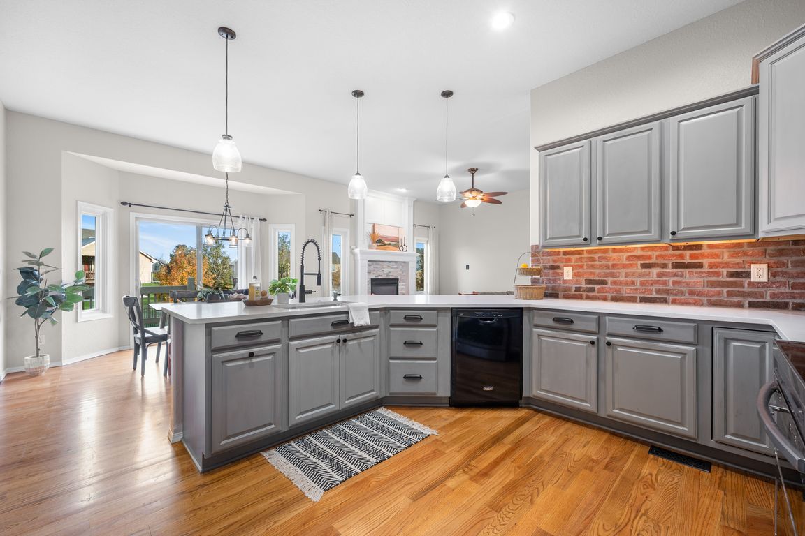 next background image