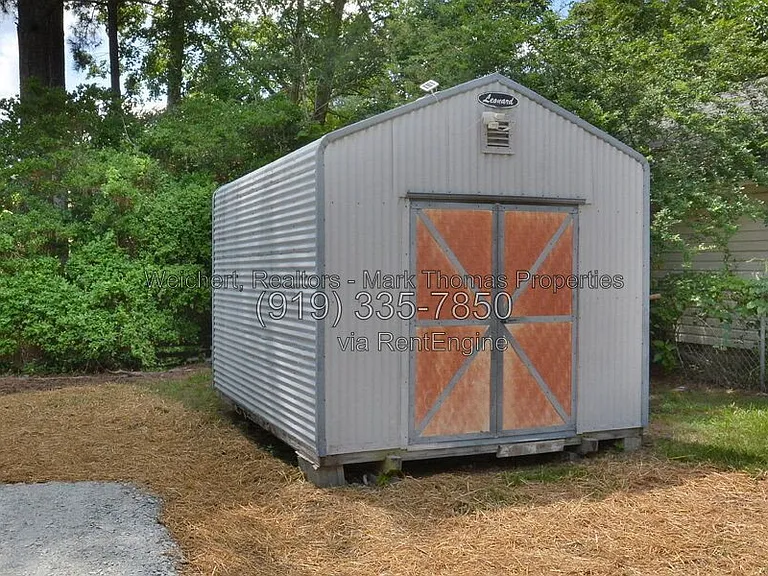2405 Albany St — Photo 24