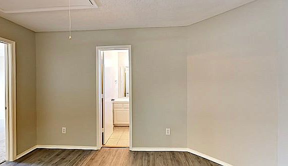 5th image of 914 Simon Dr