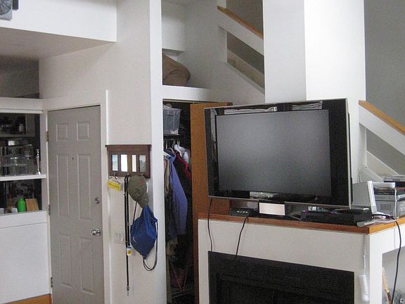 3rd image of 1453 W Belmont Ave APT 2