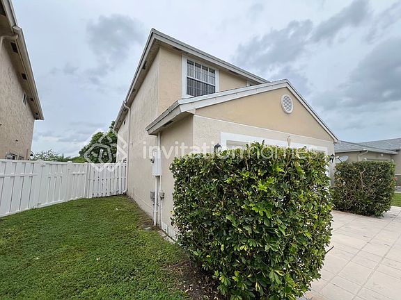 2nd image of 225 W Riverbend Dr