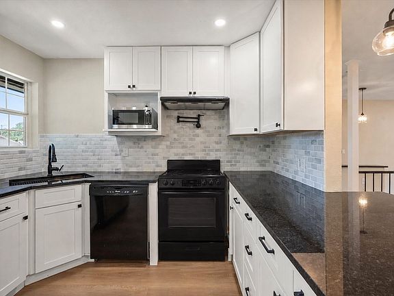 4th image of 904 Northwood Blvd