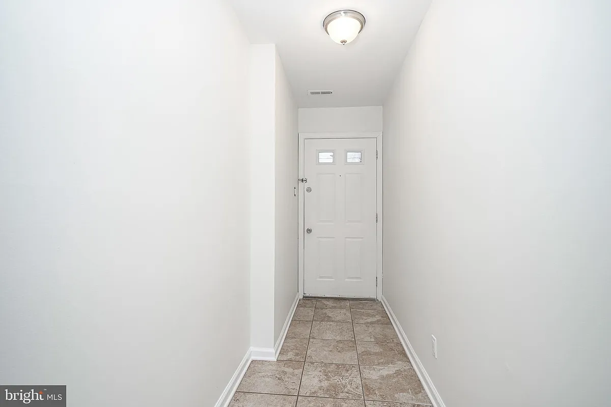 Building Photo - 117 Chaucer Rd