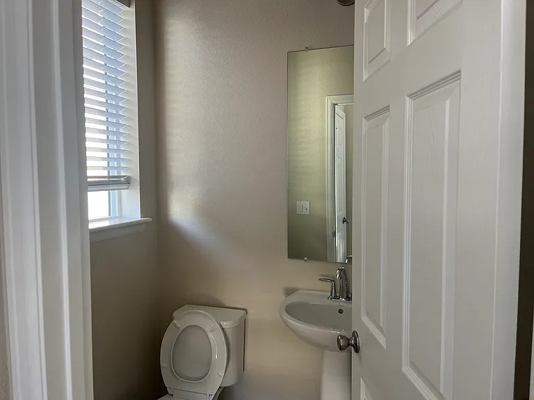 2465 Andrew Dr — Photo 24