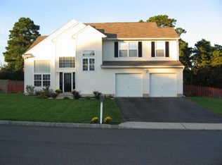 10 Woodland Ct, Manchester, NJ 08759