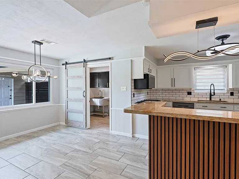 4034 Shady Springs Dr — Photo 13