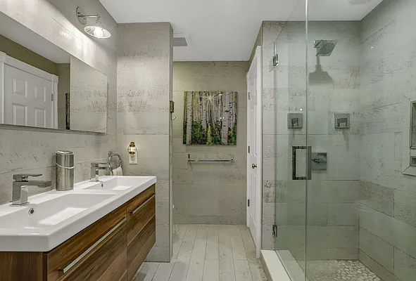 Sold by Casandra Properties Inc. | media 20