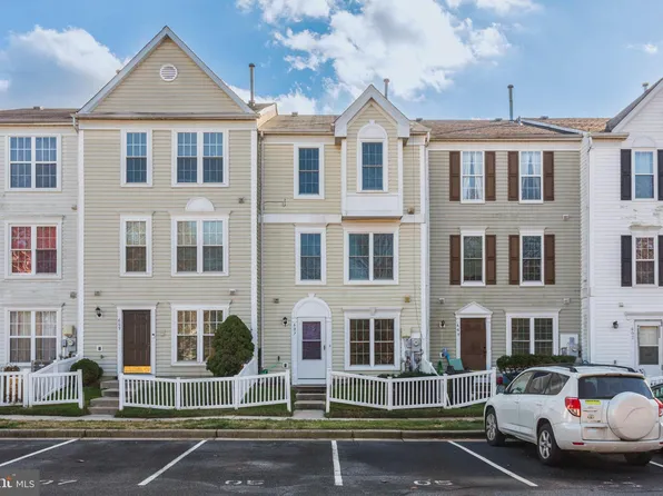 607 Fortune Ct, Glen Burnie, MD 21061