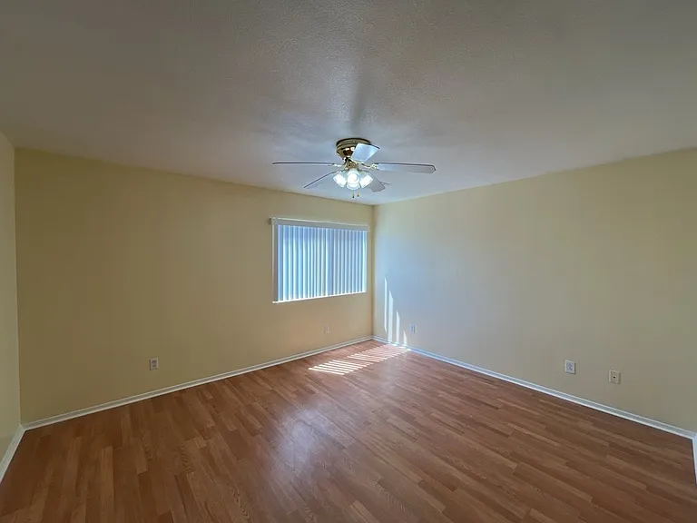 6045 Stone Hollow Ave — Photo 19