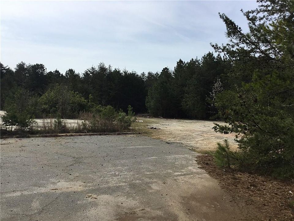 2nd image of 1050 Williams Rd