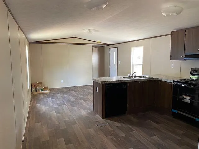 908 Turney Ln — Photo 10