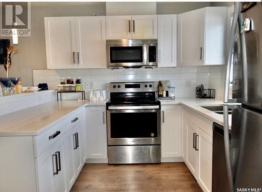 2nd image of 5556 Prefontaine Ave