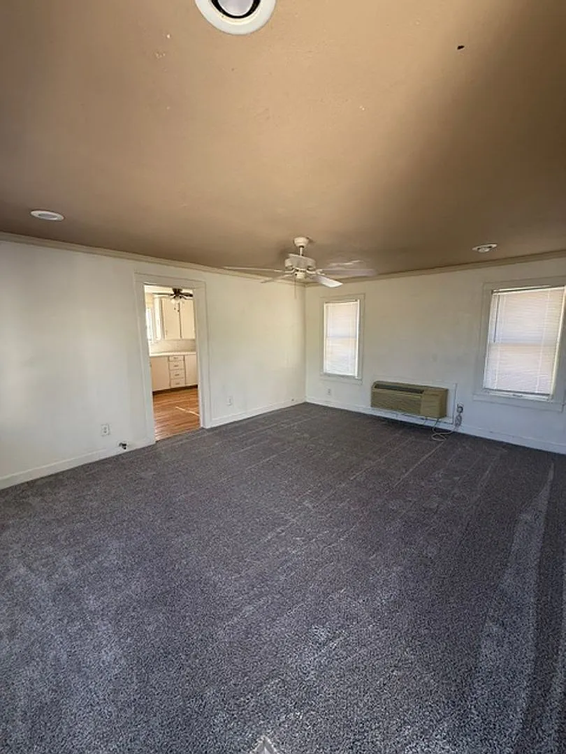1630 1/2 S. 11th — Photo 2