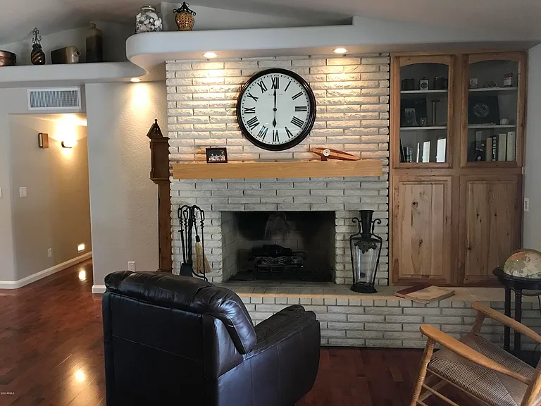 185 E Cercado Ln — Photo 13