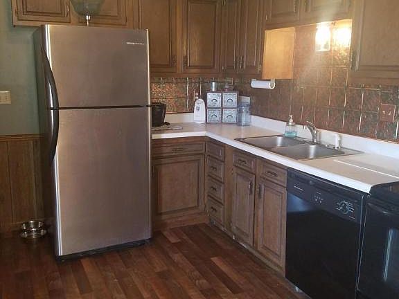 4th image of 1074 N Brunswick Ave