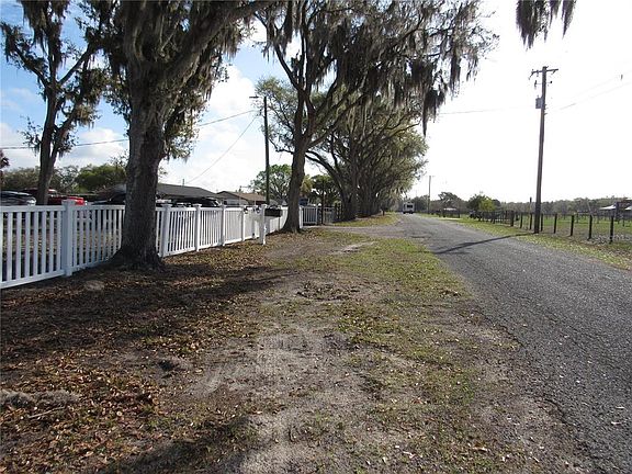 5th image of 330 Moccasin Hollow Rd