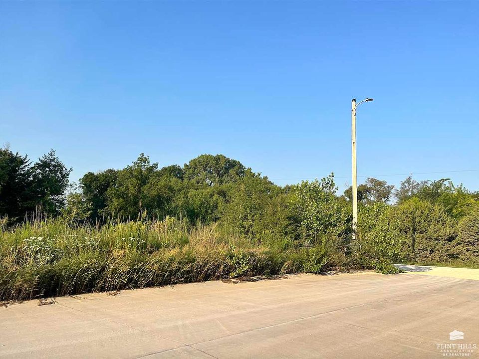 2nd image of 4884 Nature Ave