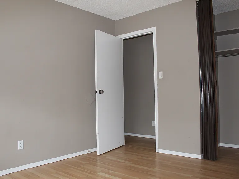 202 Avenue N S — Photo 11