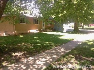 1131 Driftwood Dr, Lincoln, NE 68510