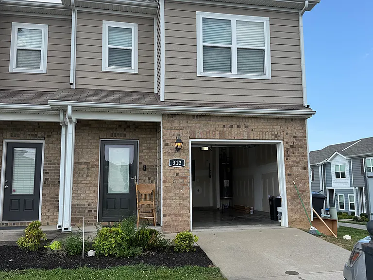 313 Nixon Way — Photo 1