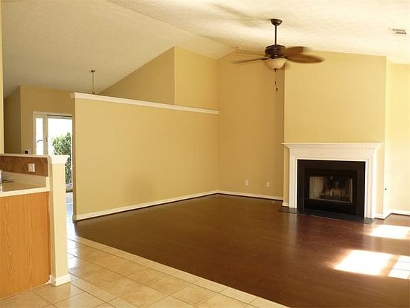 3rd image of 514 Lazy River Ln