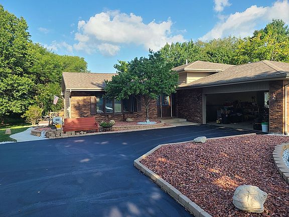 3rd image of 3255 Wintergreen Dr