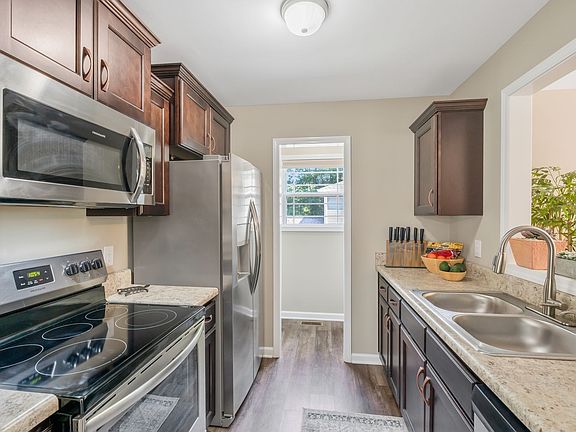 5th image of 144 Maple Dr